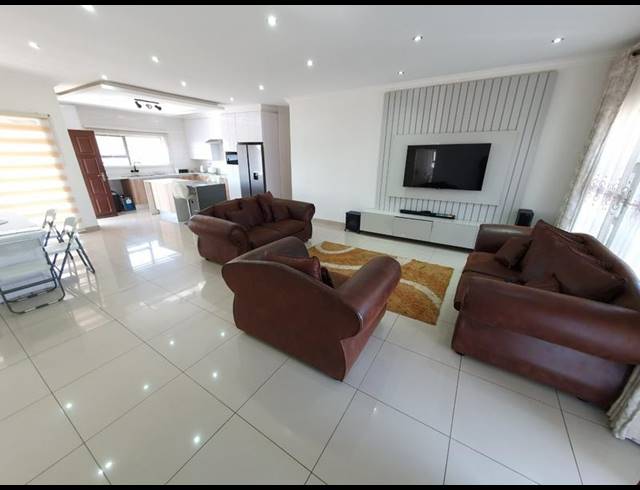 3 BEDROOM HOUSE FOR SALE IN THE ORCHARDS